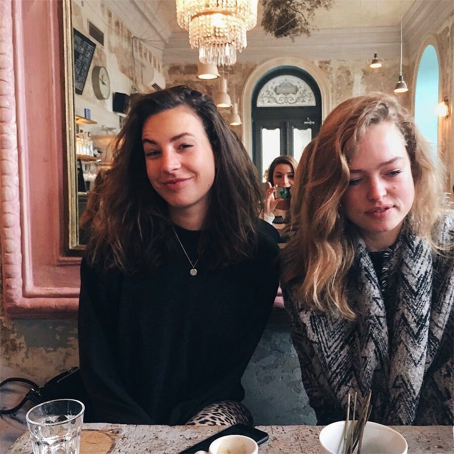 ReneeLeeuw's tweet photo. @pienstruyk vindt het ook heel gezellig in Praag πΈ @lizavos #titsontour #happymonkeys #prague #praha #brakkebrunch β¦ https://t.co/qvzFVxZTmx