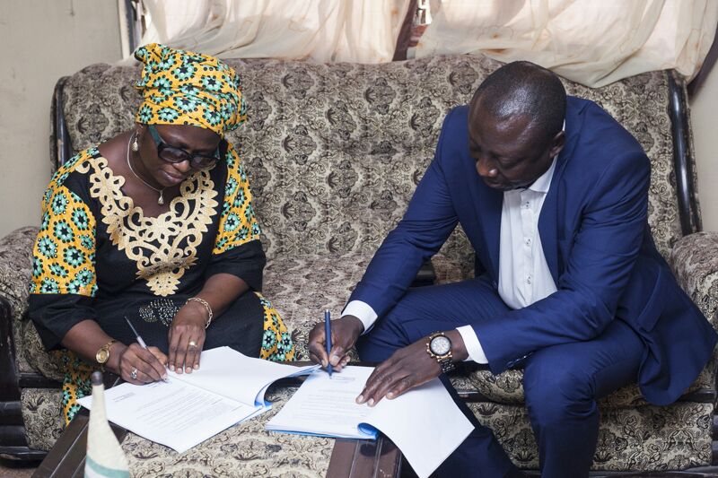 FORMER NYSC OSUN STATE COORDINATOR (L)  &amp;  THE NEW NYSC OSUN STATE COORDINATOR (R) SIGNING HANDOVER DOCUMENTS