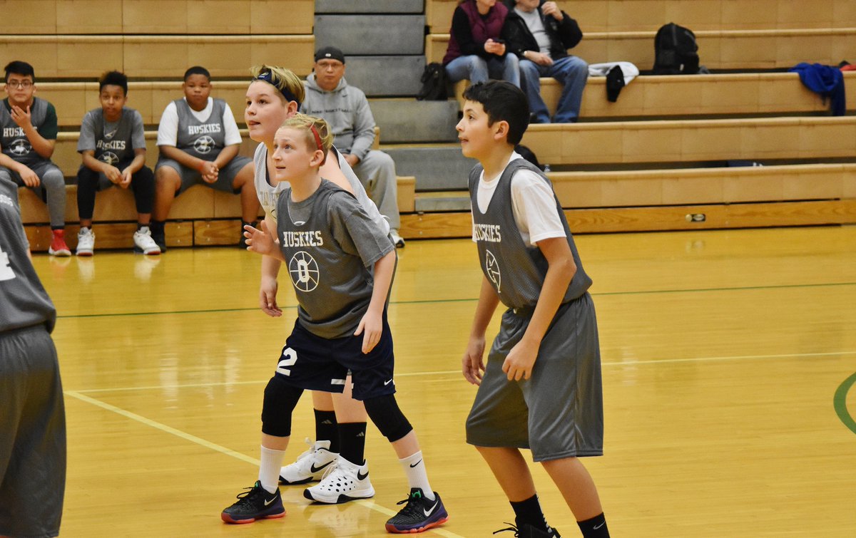 ampil6pack's tweet photo. #LTBBL season is finally underway! Always a great experience with friends! Go Huskies!! @ltgoodnews @LawrenceSupt https://t.co/PsEap0Zm2R