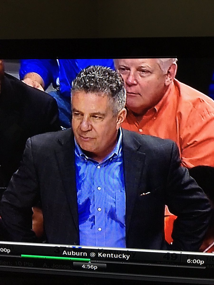 Amy824's tweet photo. #BrucePearl #Sweaty #WorkedUpQuiteALather #ItIsHotInHere #BBN https://t.co/VHkgb7Hqdq