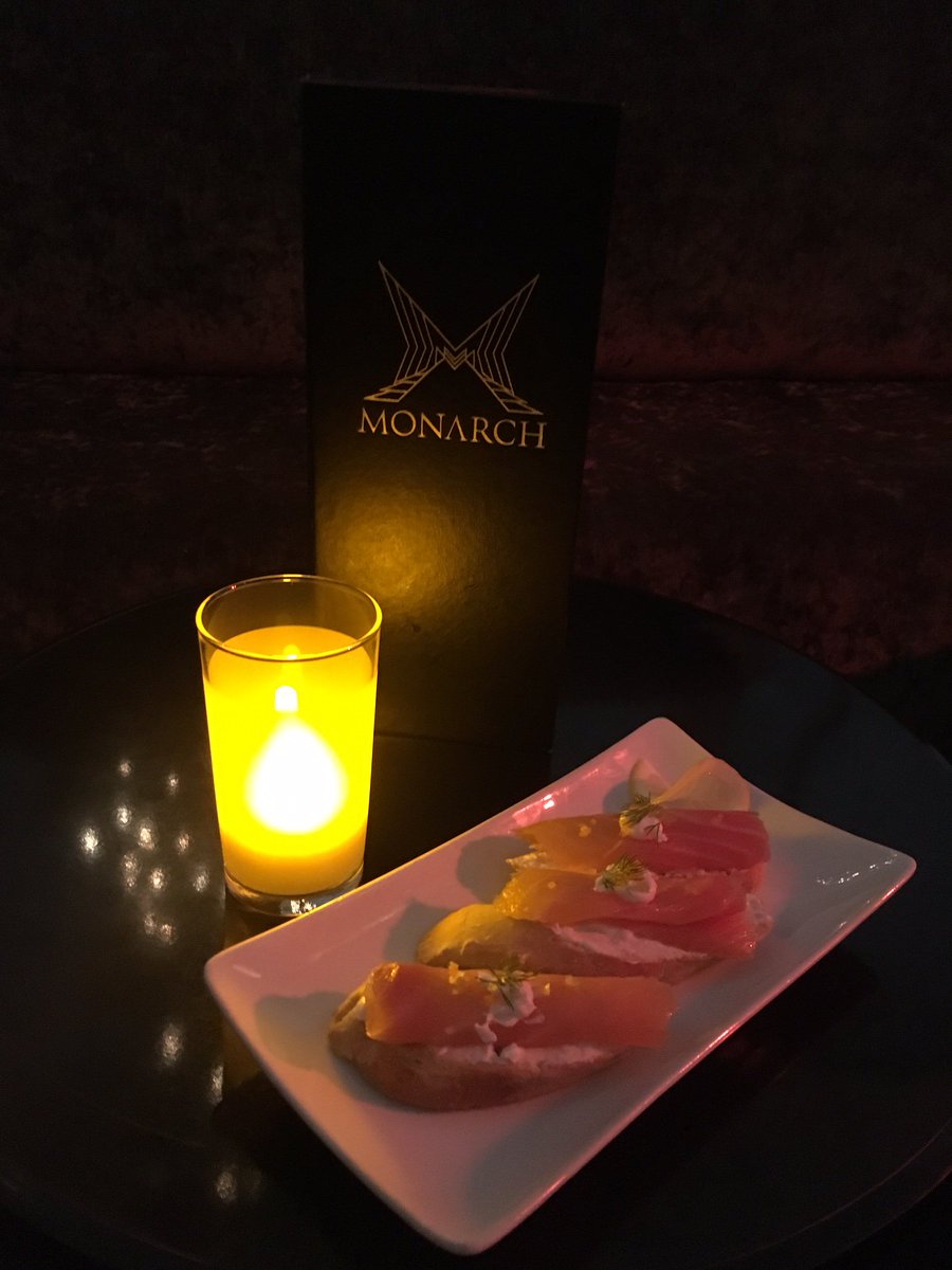 MonarchLounge's tweet photo. Start off Strong || Smoked Salmon on Crostini w. herbed Feta cheese & Dill || Only $13 #Monarch #YUM #FoodSpecials #BalsamicDrizzle https://t.co/HR7oKRl4Kw