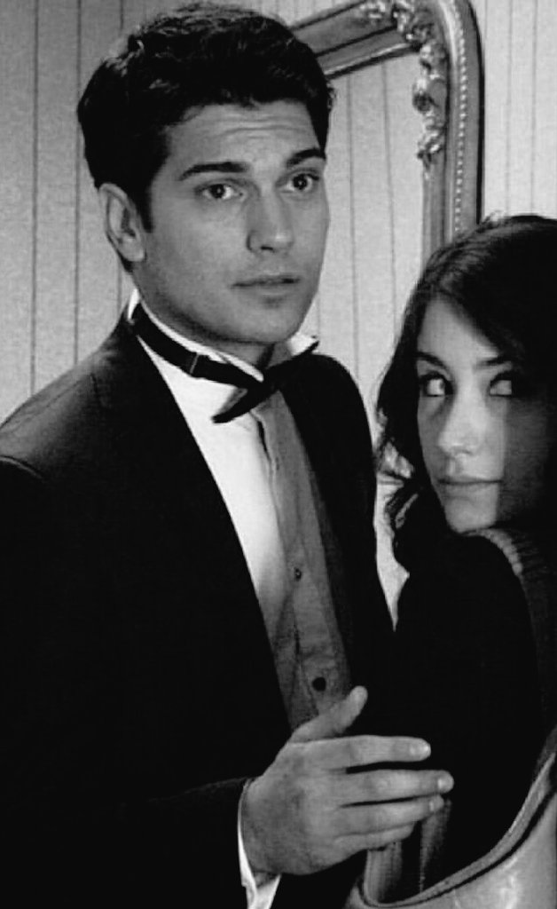 emine_zade's tweet photo. Hatta bir bölüm yalnızca feriha emirle geçmişti o bölümün yeri bende ayrı @cagatayulusoyy @HazalKaya110 FerihaEmir 6Yıl https://t.co/7B1B0BsSrv