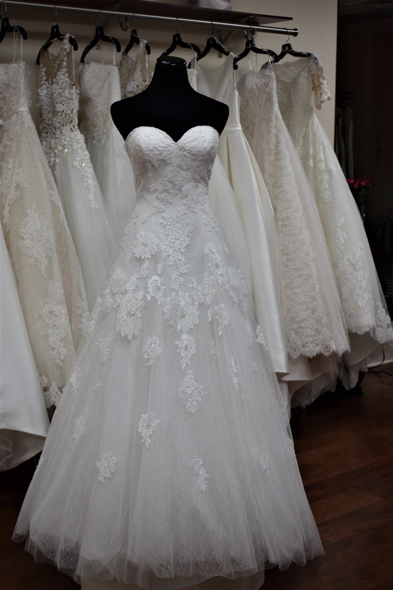 Donnas_Bridal's tweet photo. Such a Beautiful Wedding Gown with Truly Stunning Lace Work.
For an Appointment please see our website. 
https://t.co/sftX93XufE https://t.co/jMkvfZQmlt