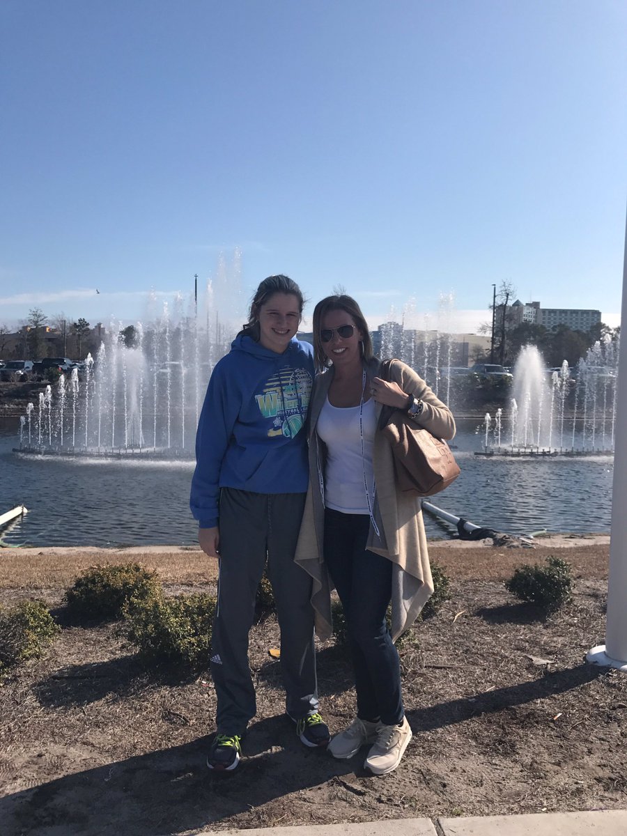 MrsLauraBailey's tweet photo. Duke loses, Carolina wins. My niece went 3-0 today in volleyball...and I'm at the beach. #greatday #waybetterthanyesterday #nowforfootball https://t.co/AF3ypGHJwA