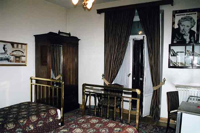 Libroantiguo's tweet photo. Agatha Christie's room at the Pera Palace Hotel in Istanbul, where she wrote Murder on the Orient Express.
📷SteveHopson https://t.co/PQstzmgzGl