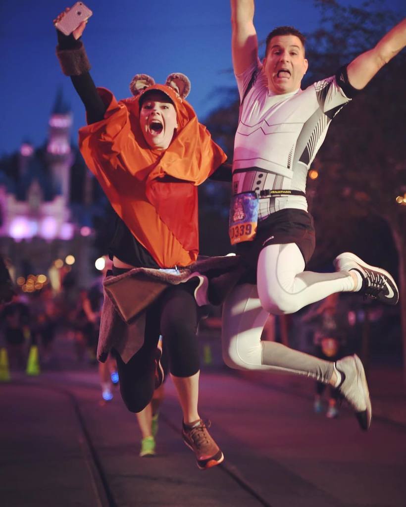 theUniverseSays's tweet image. Flying through the Star Wars 10k! #makerunningfun #rundisney #starwars10k #rebelchallenge … ift.tt/2iUBWg5