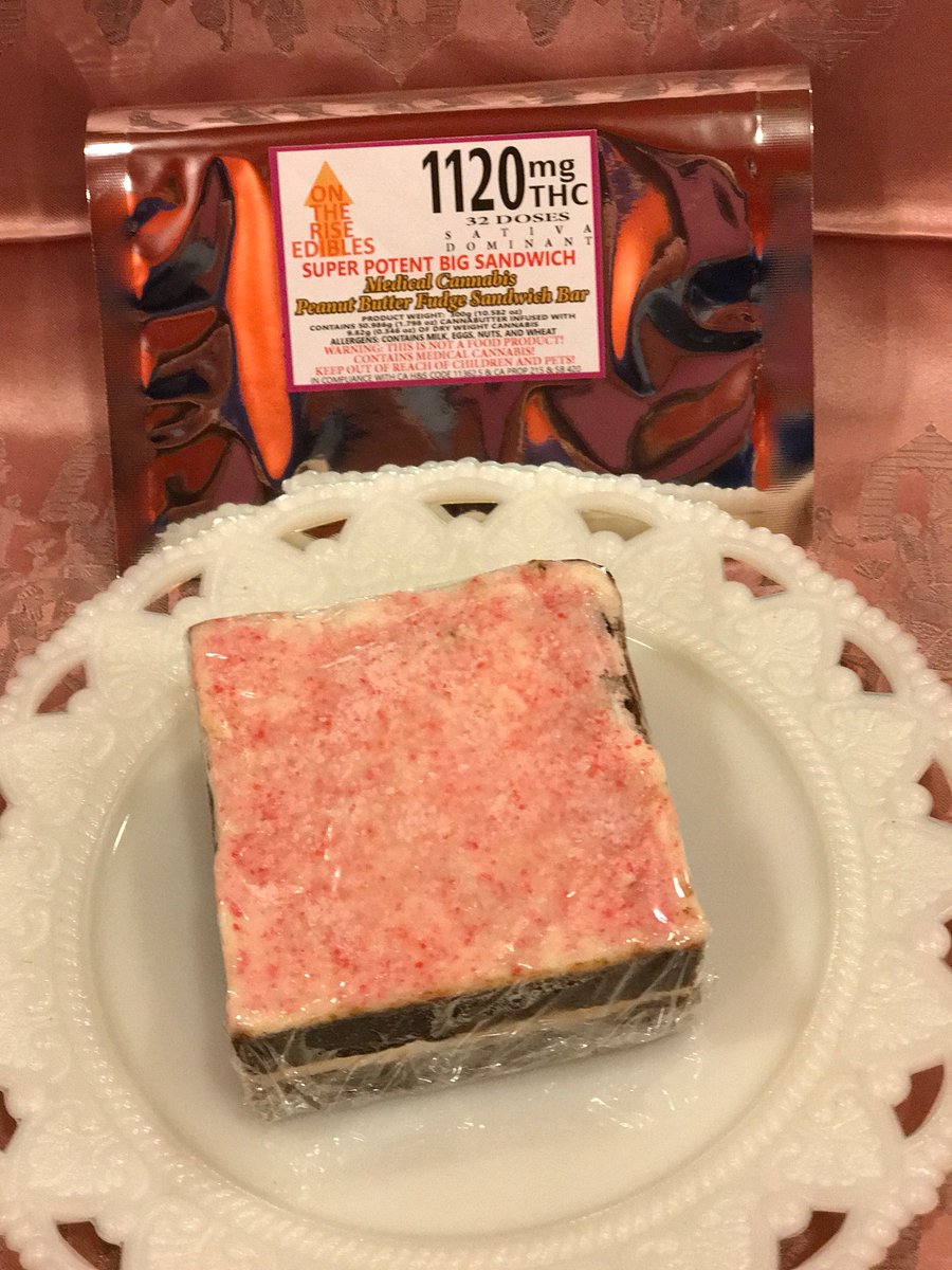 OTR_Edibles's tweet photo. 1120mg peppermint fudge bar&peanut butter fudge bar #nochemicalsolvents #superpotent #ultrapotent get at @GreenRidgeO #NorCal #SF #EastBay https://t.co/71YTF37iST