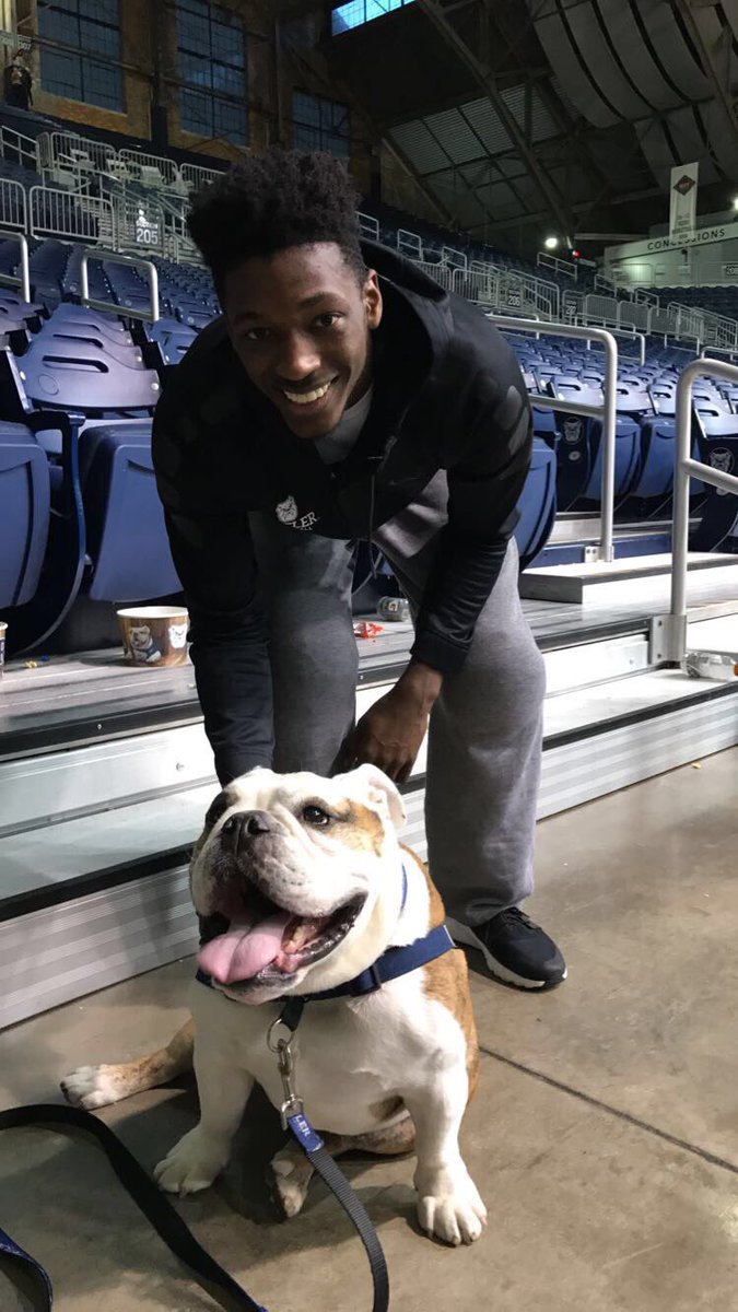 ButlerBlue3's tweet image. Kamar Baldwin, everybody. #GoDawgs 🐶🏀