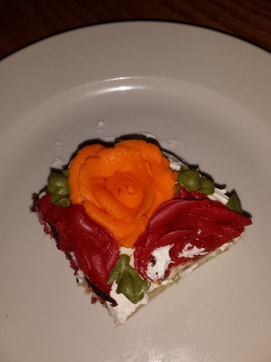 JeffMannDrums1's tweet photo. #Simulcast17 .. Ambit 'Orange' birthday cake rose .. a celebration for Donna at Webster, NY watch party .. #JapanLaunch https://t.co/c2pjOZk9i7
