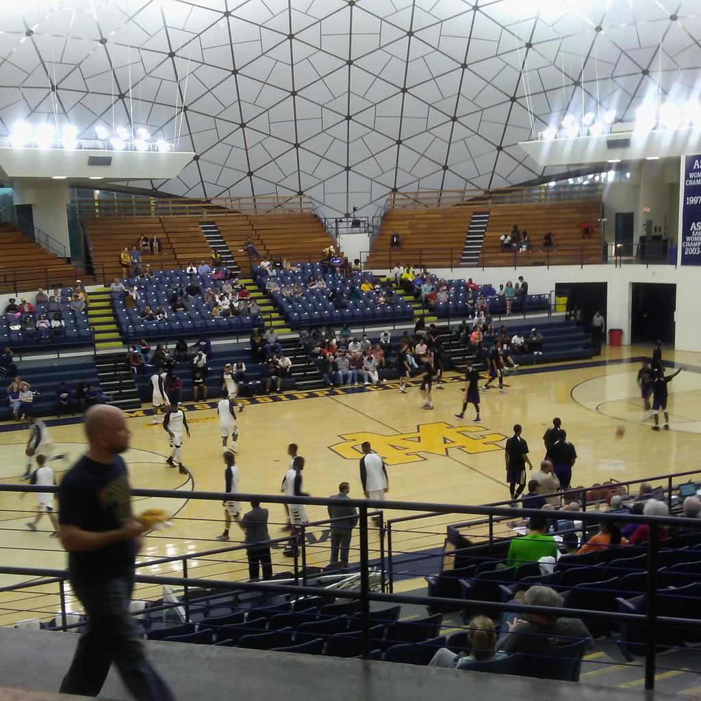 CyberBossInc's tweet photo. Enjoying Mississippi College vs North Alabama https://t.co/nzkBQlceGe