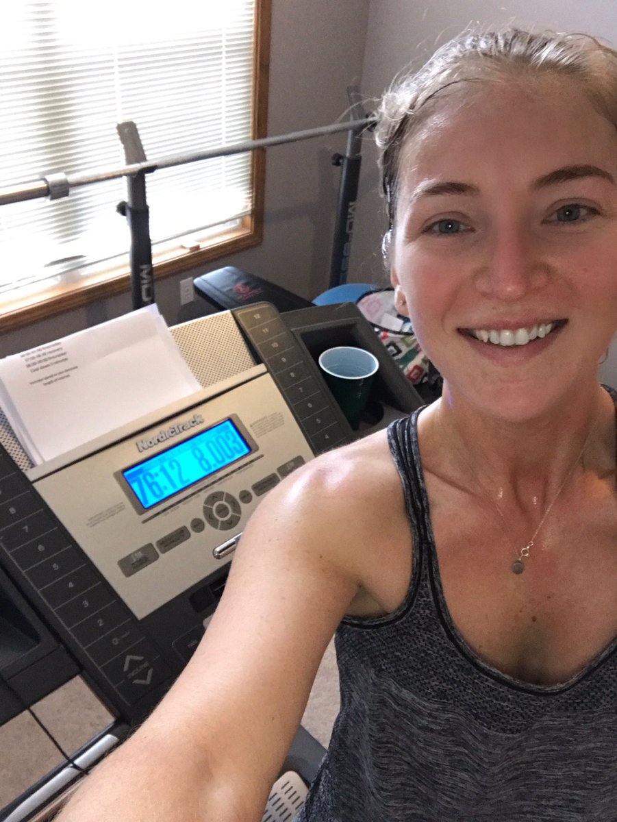ewatkins9151's tweet photo. 8 morning miles inside snow outside #funrunbox #balega_international #billygoatbadass #whencanirun https://t.co/SisCmfKeV5