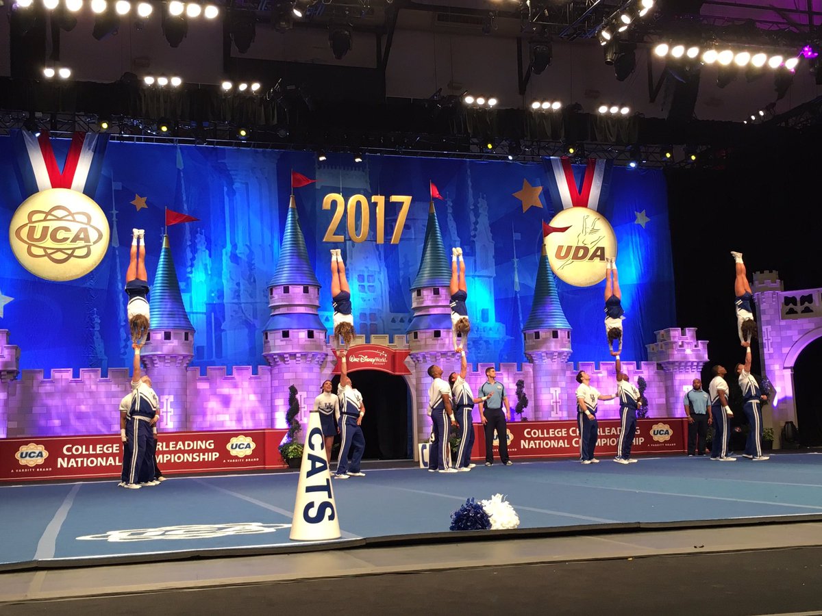 UCAupdates's tweet photo. Incredible handskis from @KentuckyCheer! What an action-packed routine! #UCAnationals https://t.co/B7amxbEIQp