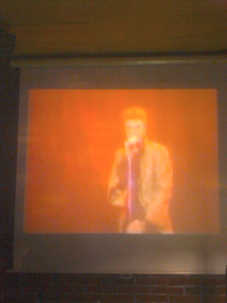 JuanmaAlacant's tweet photo. Disfrutando del homenaje a @DavidBowieReal en #Jendrix https://t.co/7CisbYVRmD