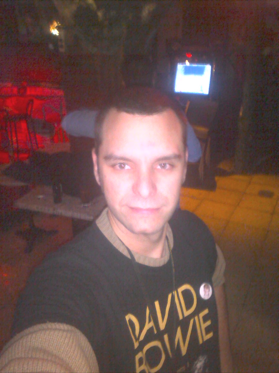 JuanmaAlacant's tweet photo. Disfrutando del homenaje a @DavidBowieReal en #Jendrix https://t.co/7CisbYVRmD