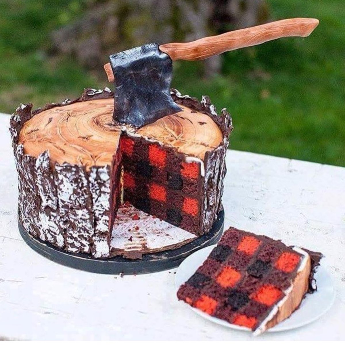 CarlKusterMtnPk's tweet image. Now that&apos;s a #CKMP type of cake! Who would like to have the chefs at @CarlKusterMtnPk make one?! #itswhatsnext #skidooofficial #backcountry