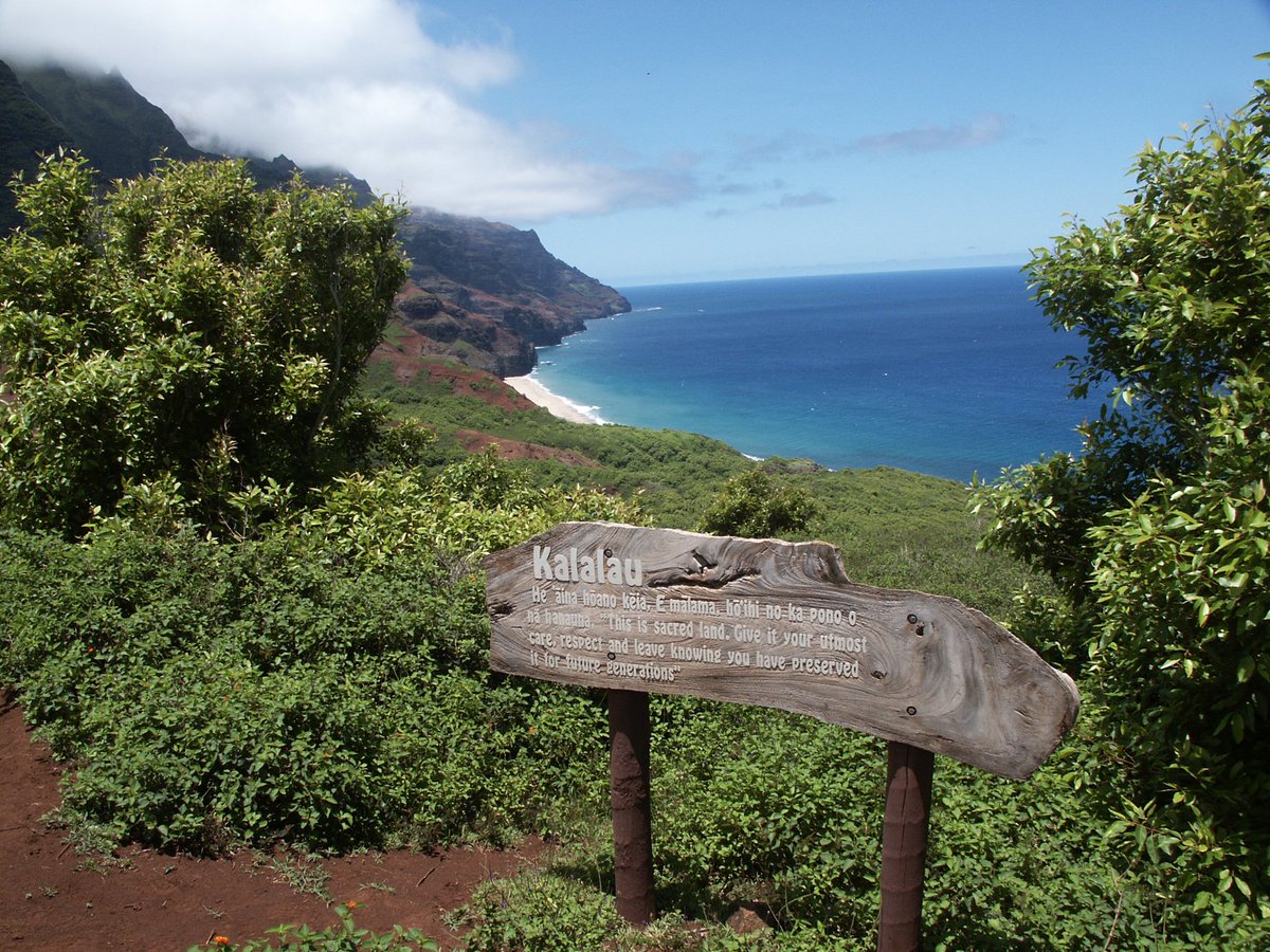 RunDestination's tweet image. Kalalau Trail 
(Hawaii)
