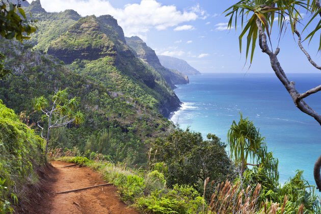 RunDestination's tweet image. Kalalau Trail 
(Hawaii)