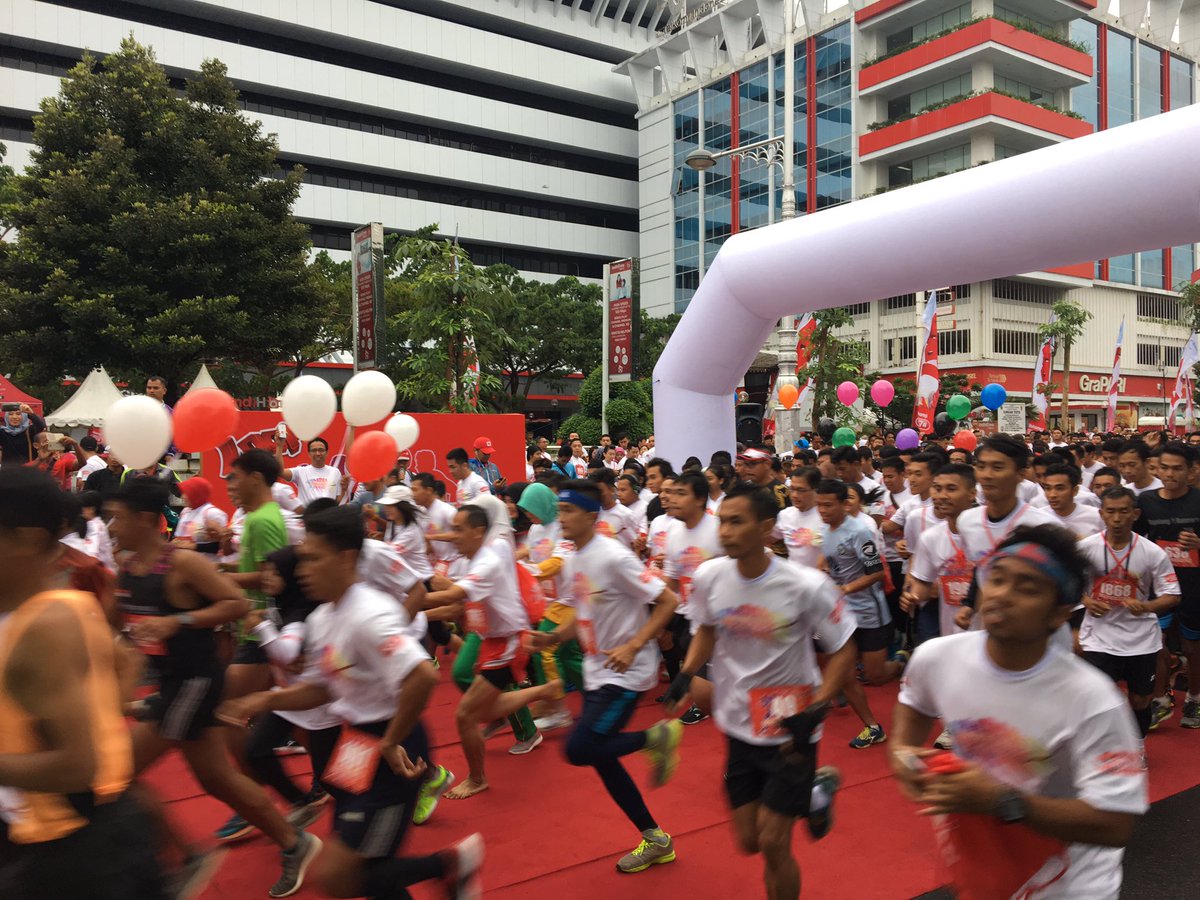 LOOP_ID's tweet image. Yes! #LOOPFunRun resmi dimulai, SEMANGAT YA LOOPERS! 💪💪💪