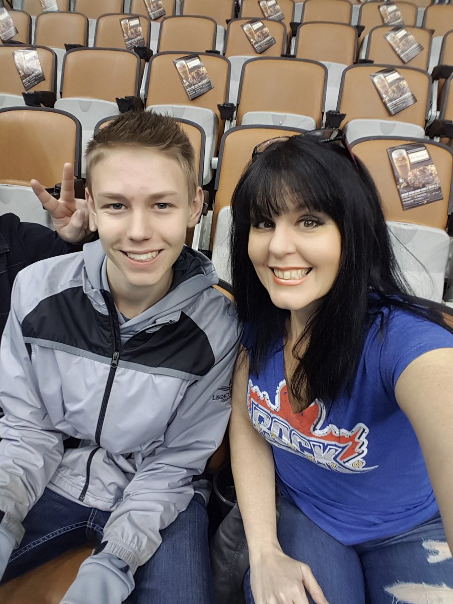 carrie_keeling's tweet photo. Toronto rock home opener! @TorontoRockLax #torontorock https://t.co/f4b0xwMgiW