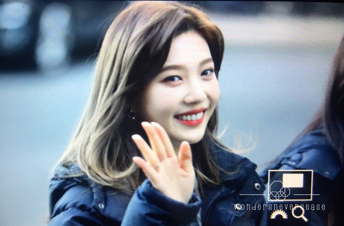 WNCJOY's tweet photo. 170115 걸그룹대첩 가문의영광
#JOY #조이 #레드벨벳 #RedVelvet 
모닝둥뽕..😇 https://t.co/LxpvdHYGhm