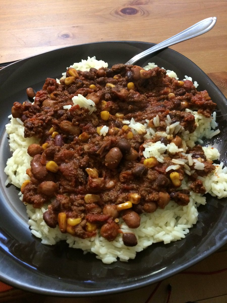 Tingo_89's tweet photo. Home alone on a cold Saturday night means a hit plate of venison chili <3. Then back to edits! #gradfun #edits https://t.co/0G3VLKzNjC