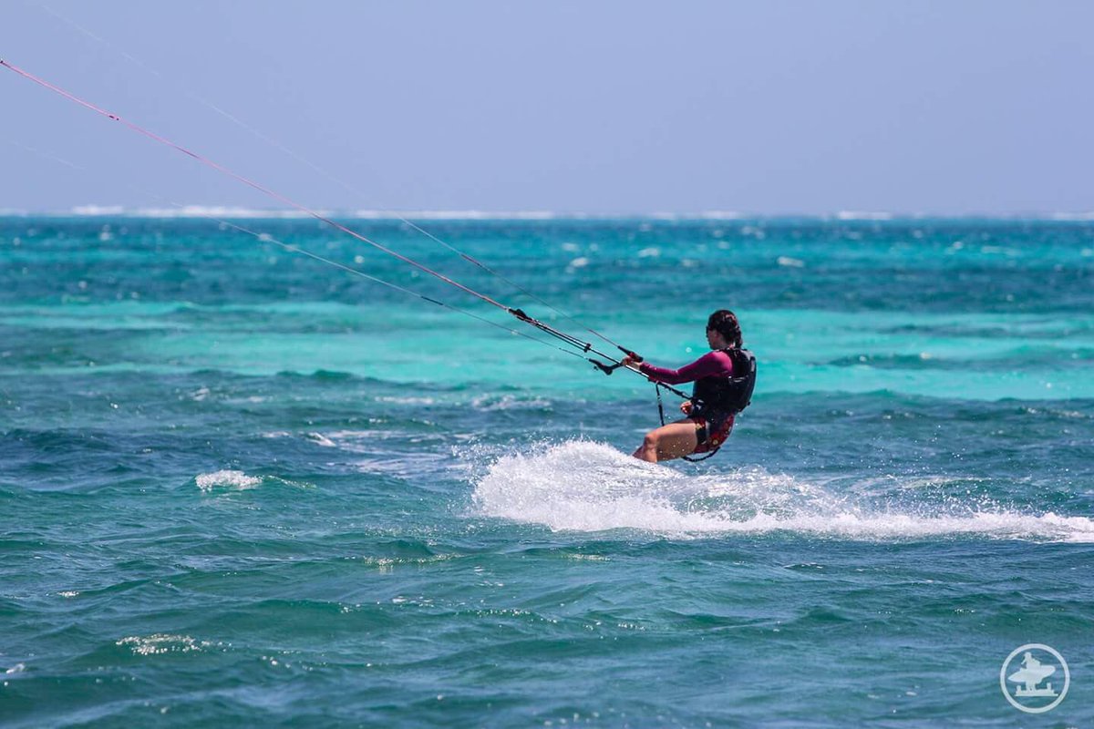 Hello weekend! 🙌🌴💨💃🏻🐟 #kitesisters #kitesurf #kitesurfing #kiteboarding #kitecamp #weekend #kitegirls #yoga #belize #kitecamps #fun #travel
