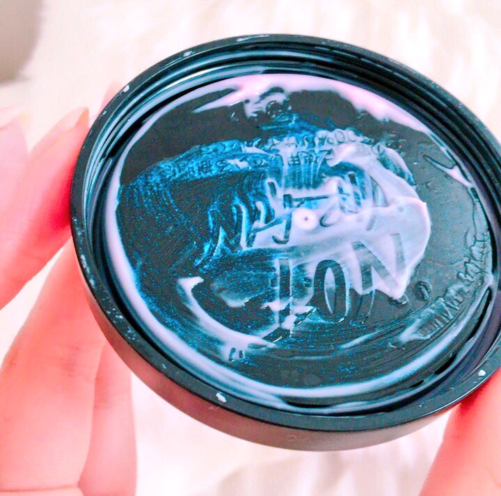 ツイートで見かけた、LUSHのフェアリーキャンディのボディーコンディショナー試しに買ってみました。

乾燥肌モチモチになって身体から甘い匂いする！！強め！ありがとうございます…

よくみたらオーロラのラメ入っててキラキラしてた♡ https://t.co/nig4AyU5UD