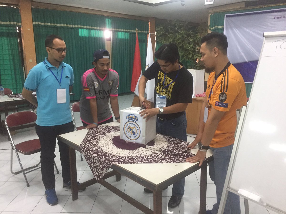 Madrid_Indo's tweet photo. Detik-detik penghitungan suara pemilihan Presiden PRMI periode 2016-2019, Vamos PRMI #Munas2PRMI https://t.co/id0CvZ1sQu