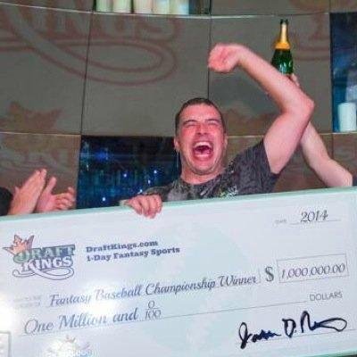 FantasyLabScams's tweet image. A pic of @CSURAM88 before he has to bend over for the draftkings ceo