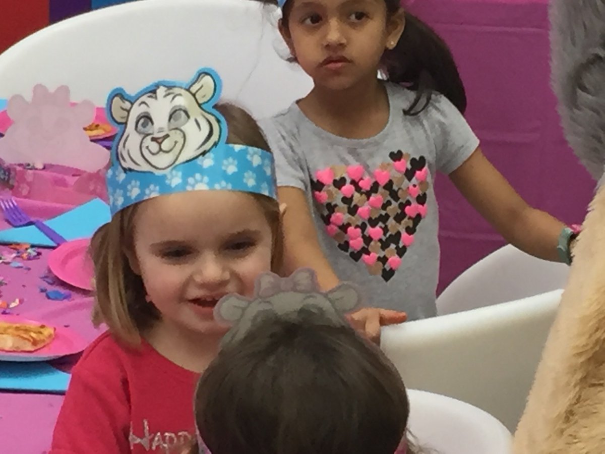 IGiSkate's tweet photo. Happy b-day Callista !!! 🐼🐯🐵 https://t.co/TVcMwYRFun