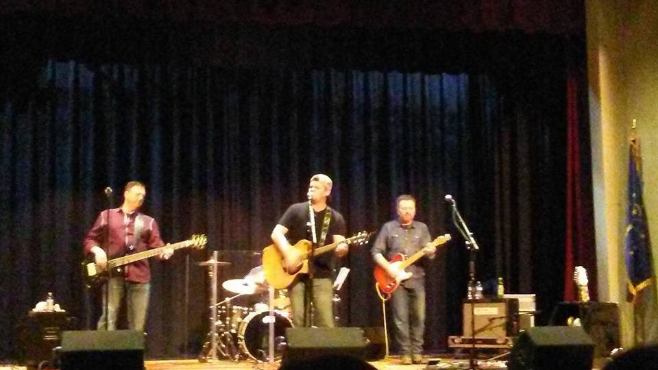 Dustincollins88's tweet photo. #MUSICHASVALUE #countrymusic #mitchellin #LifeOnTheRoad https://t.co/cgIY6MplVC