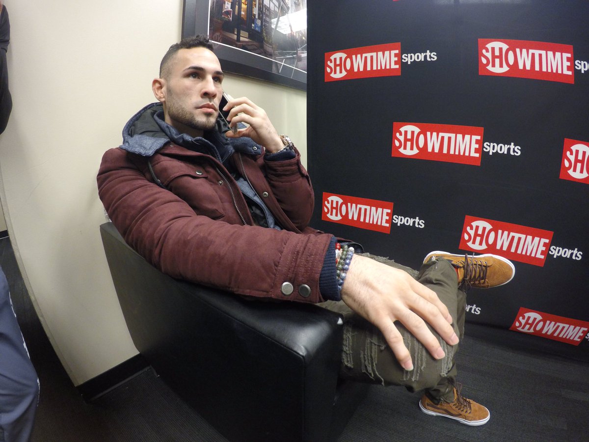 Nuestro campeón mundial ya se encuentra en su camerino@SHOsports @ShowtimeBoxing@loudibella <a href="/MayweatherPromo/">Mayweather Promotions</a> @cgonzalez_GFR <a href="/SanchezFournier/">Jose Sanchez Fournier</a>