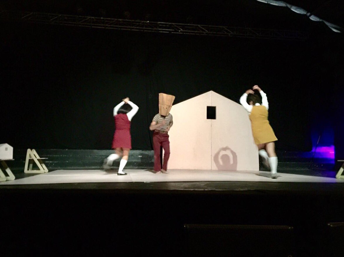 corpo_quilicura's tweet photo. Estamos en la 4ta noche dl ciclo político d #QuilicuraTeatro y el público disfruta con Hijos de..., obra dirigida por @fdo_ocampo #Quilicura https://t.co/DMANt8UNHN