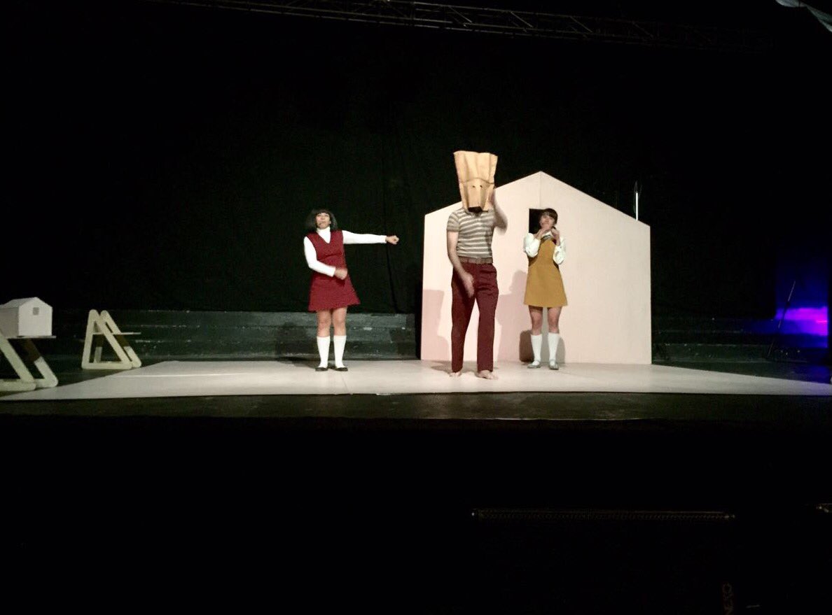 corpo_quilicura's tweet photo. Estamos en la 4ta noche dl ciclo político d #QuilicuraTeatro y el público disfruta con Hijos de..., obra dirigida por @fdo_ocampo #Quilicura https://t.co/DMANt8UNHN