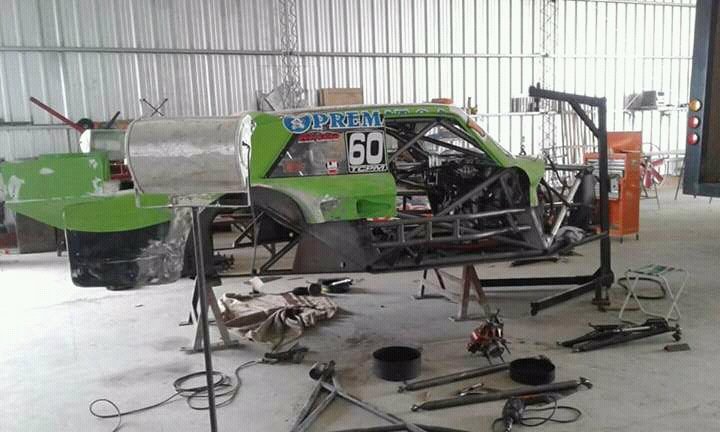 Deportes991's tweet photo. PALPITA EL 2017

#FrancoBaccon junto a su equipo empezaron a ajustar el Ford pensando en la temporada que se aproxima del #TCPistaMouras. https://t.co/4fd2qiUM83