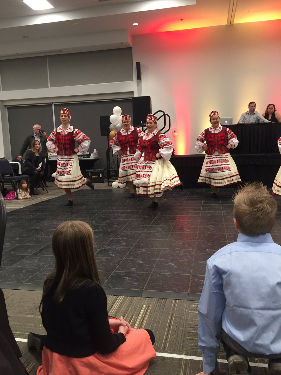 orangelid's tweet photo. This Ukrainian Dance stuff is for all ages👍😊 #Malanka2017 https://t.co/KaqtUmE5nR