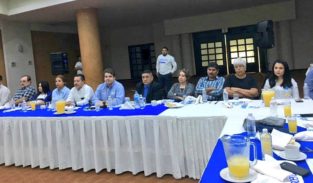RobertoCruz_C's tweet photo. Muy contento de recibir a más de 100 líderes panistas de 18 mpios. Planteamos estrategias ante la situación actual del estado y del país https://t.co/L2n9JHmGzd