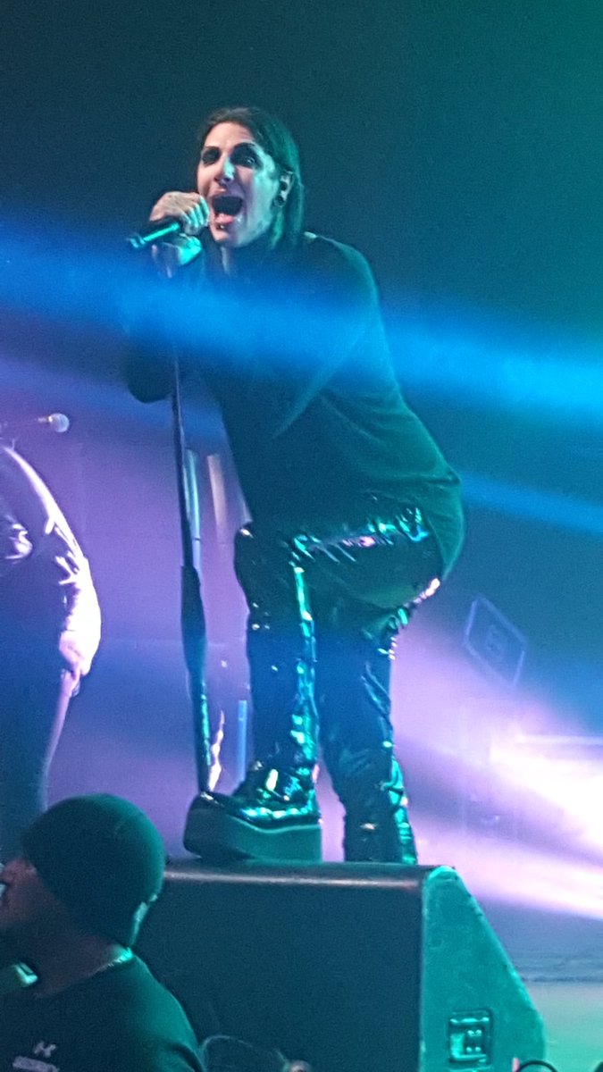 cedezromero's tweet photo. @ChrisMotionless amazing to see you guys last night &amp; finally get to meet you <3 cant wait for you to come back https://t.co/mRRlCvF5bB