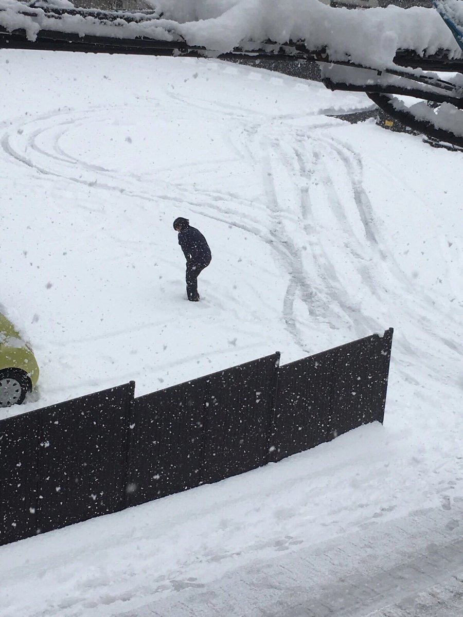 doyaemoooon's tweet photo. だる。滑ってこけた瞬間盗撮されとった。 https://t.co/3OXBnhFJFN