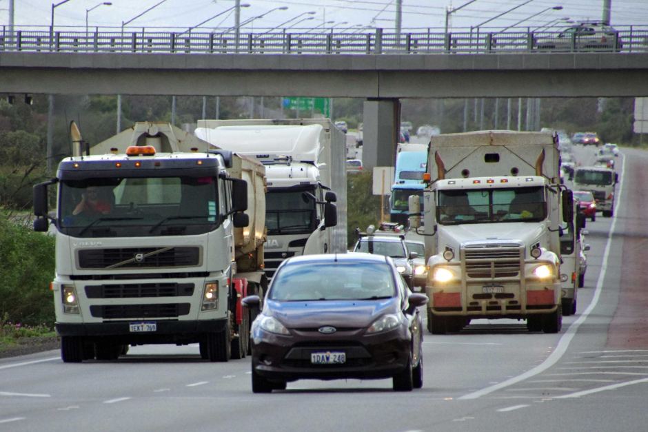 abcperth's tweet photo. Barnett Government promises  tunnel to #Fremantle for Roe 9 stage of #PerthFreightLink https://t.co/65UH9SWfQY #wapol https://t.co/uNr70WA09P