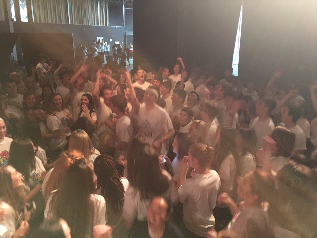 Rough_Draft_'s tweet photo. Best. Crowd. Ever. #FTK #BSDM @BSDM_ https://t.co/XRvnSffC3N