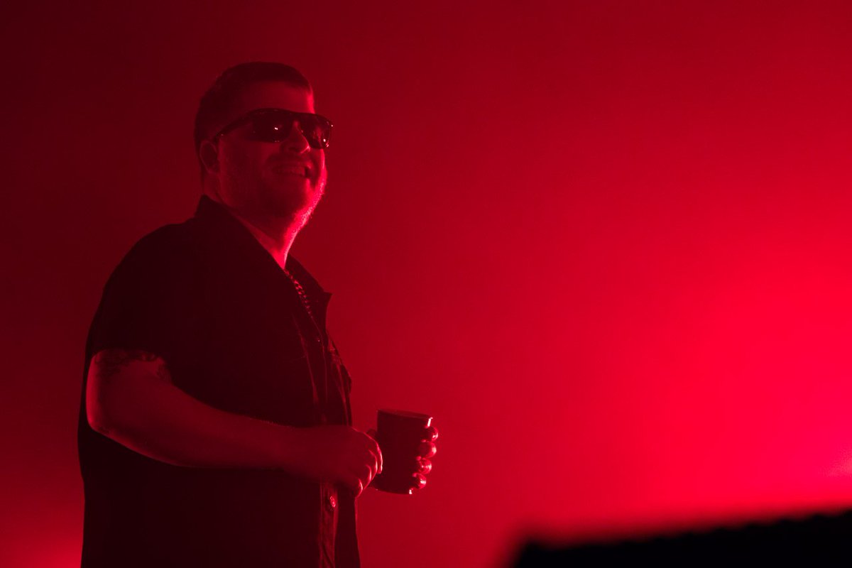 amazonmusic's tweet image. Thx to @runjewels for letting us roll with them this weekend! Don&apos;t miss #RTJ3 on Amazon Music 👉👊 amzn.to/2jREBLV