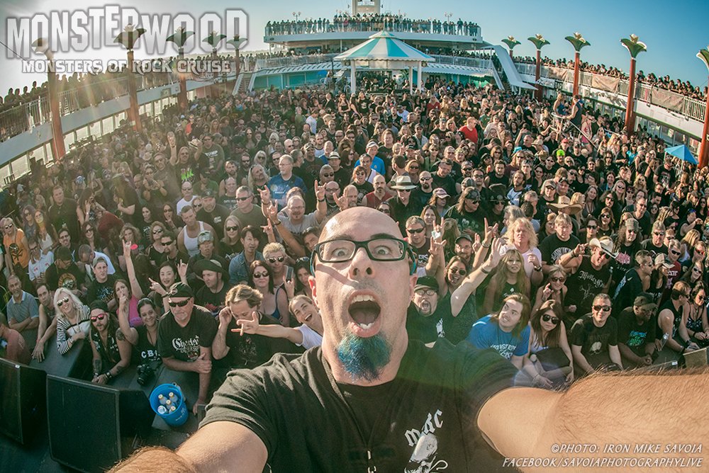 MonstersCruise's tweet photo. @ironmikesavoia has no idea someone is standing behind him!
on @MonstersCruise #MonstersOfRockCruise #MORFam https://t.co/026XRQ2RwS