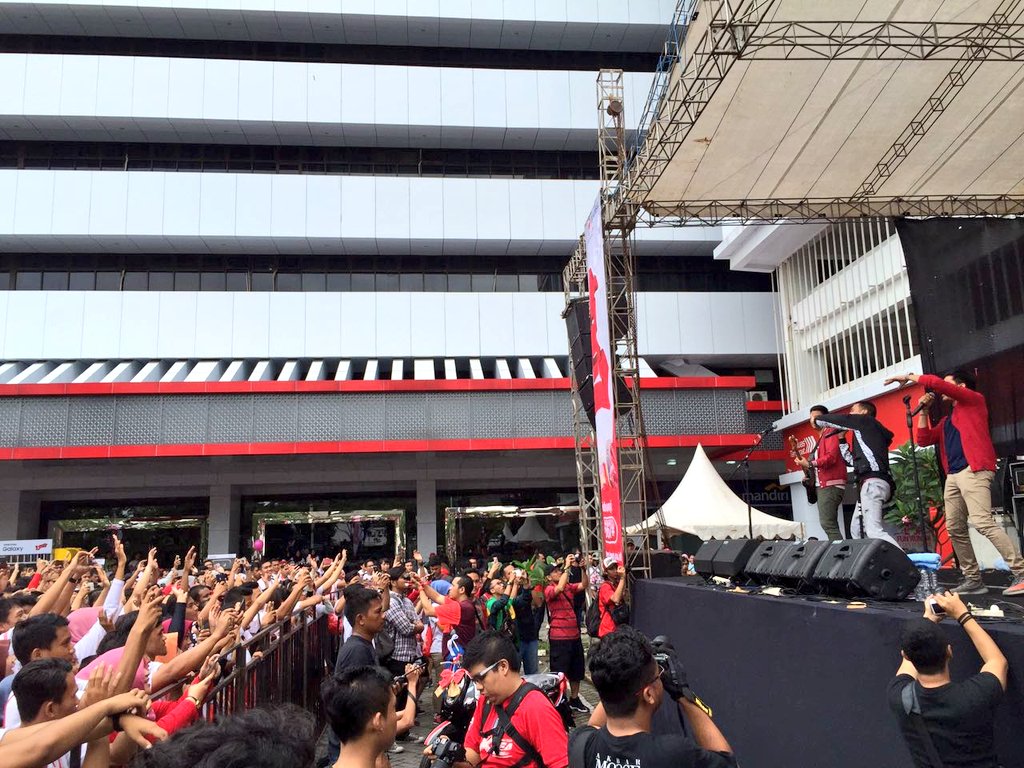 RANforyourlife's tweet image. &quot;Hanya Untukmu&quot; membuka penampilan kita pagi ini di #LOOPFunRun Semarang. Everybody say Heeey Hooo!