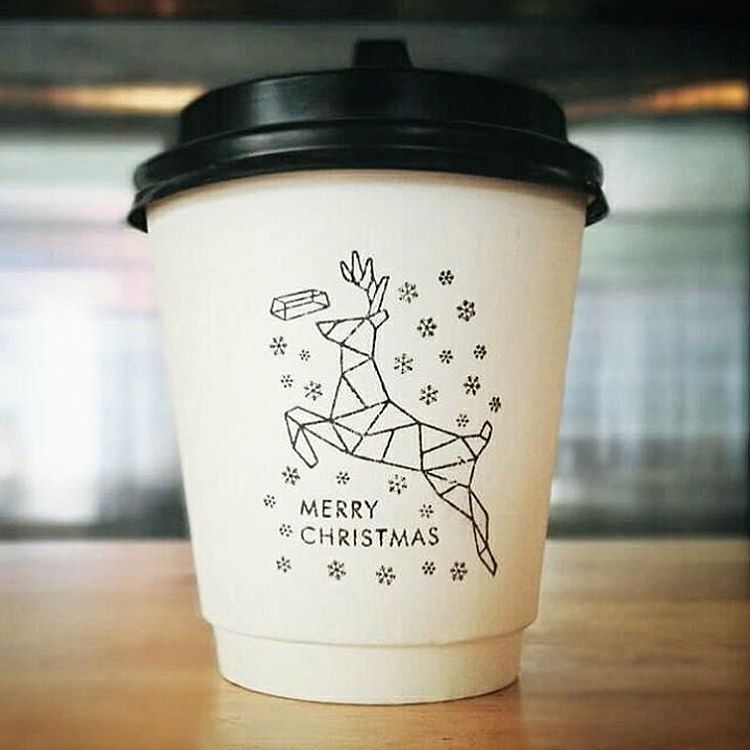 Holiday Cups- Design of the Day from CustomPaperCup.com blog.custompapercup.com/2017/01/15/__t…