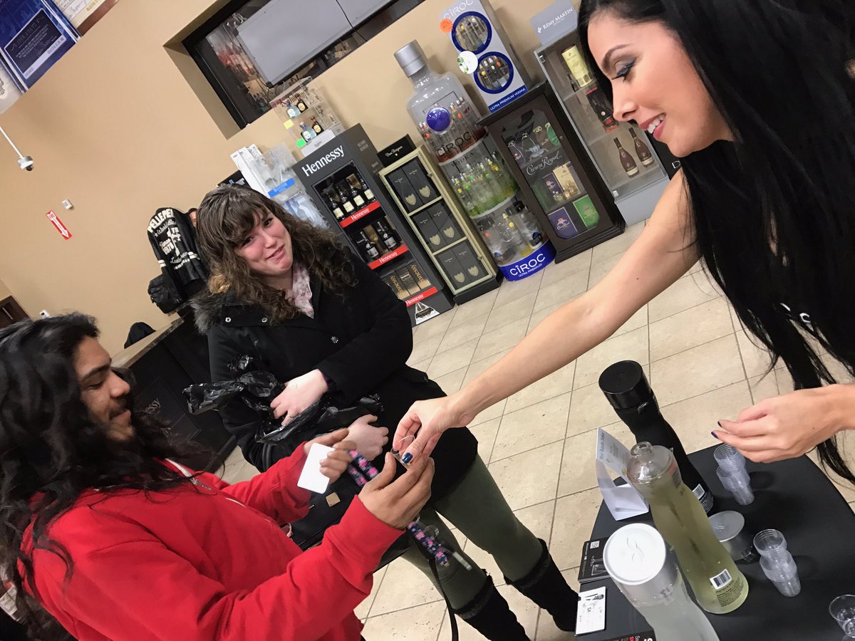 SXLiquors's tweet photo. SX Tasting at Marshfield Liquors store in #Illinois today. #smooth #SX #handcrafted #Tequila #Rum #Vodka #sxliquors #sxtasting https://t.co/NBDiqE1OtC