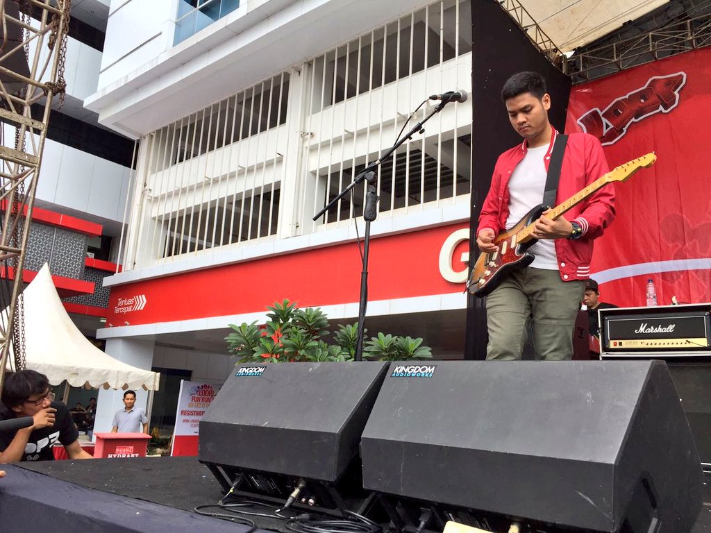 RANforyourlife's tweet image. @astaandoko di lagu &quot;Begitu Saja&quot; #LOOPFunRun CFD Semarang.

@LOOP_ID.
