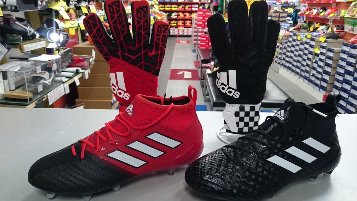 年末のプロモーション大特価 サッカースパイクキーパーグローブセット シューズ