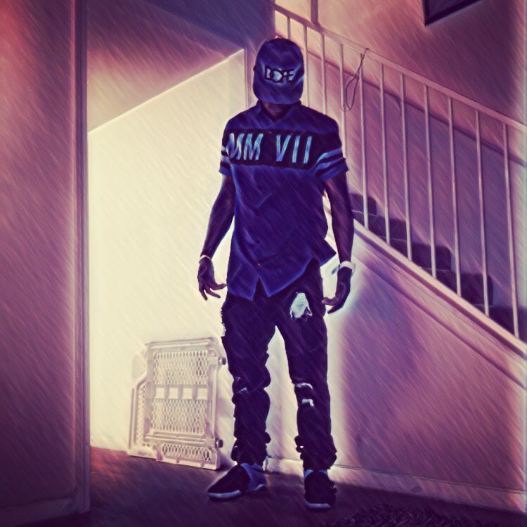 YoungOne_100's tweet photo. 👑 https://t.co/F2DTSMEOcO