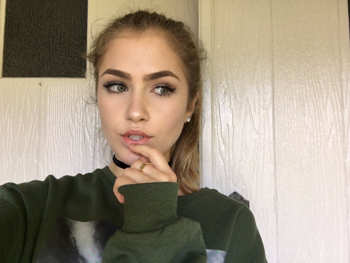 melsmiless's tweet photo. but like eyebrow goals!🖤🖤 https://t.co/9Hwy0HeYjr